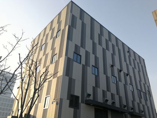 Beveled Edge Curtain Wall Metal Panel voor onderhoudsarme en brandwerende toepassingen