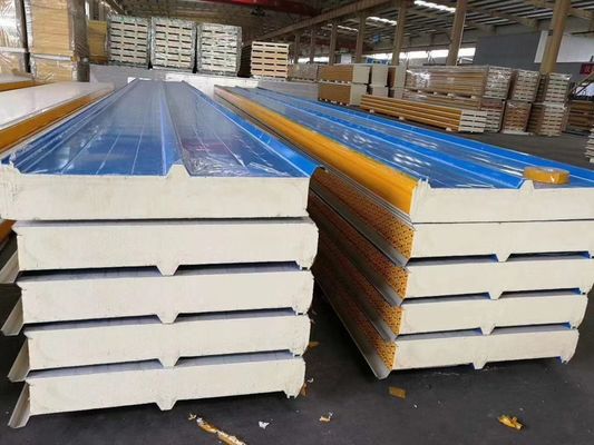 Brandbestendige lichtgewicht waterdicht PU-sandwichpaneel voor daken