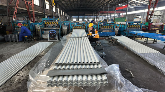 Variabele geperste metalen panelen ideale oplossing voor lichte en stevige constructies