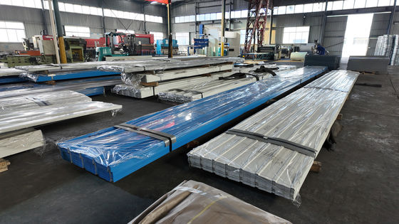 Metalen panelen met een hoge oppervlakteflexibiliteit voor een eenvoudig installatieproces