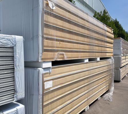 50/75/100/150/200mm Dikte PU Sandwich Wandpaneel Lichtgewicht en brandwerend ontwerp