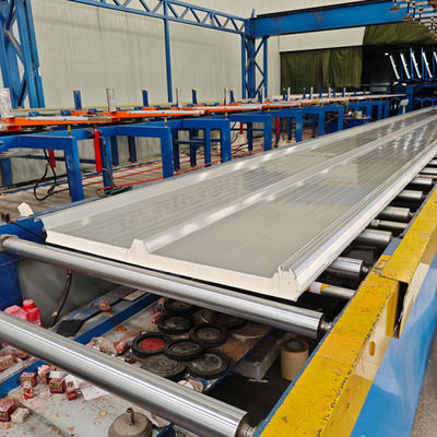 Aanpasbaar PU sandwich dakpaneel Duurzaam en 1000 mm breed Perfect voor uw duurzaam gebouw ontwerp
