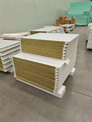 Metalen gevelpanelen en sandwichpanelen: de perfecte match voor buitenprojecten