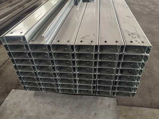 Warmbad verzinkt metalen gebouw dakpan met aangepaste lengte en 195/235/355 staalsoort voor structurele ondersteuning